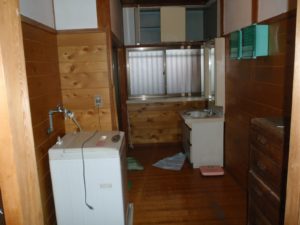 木の温もりを感じて(before洗面所)