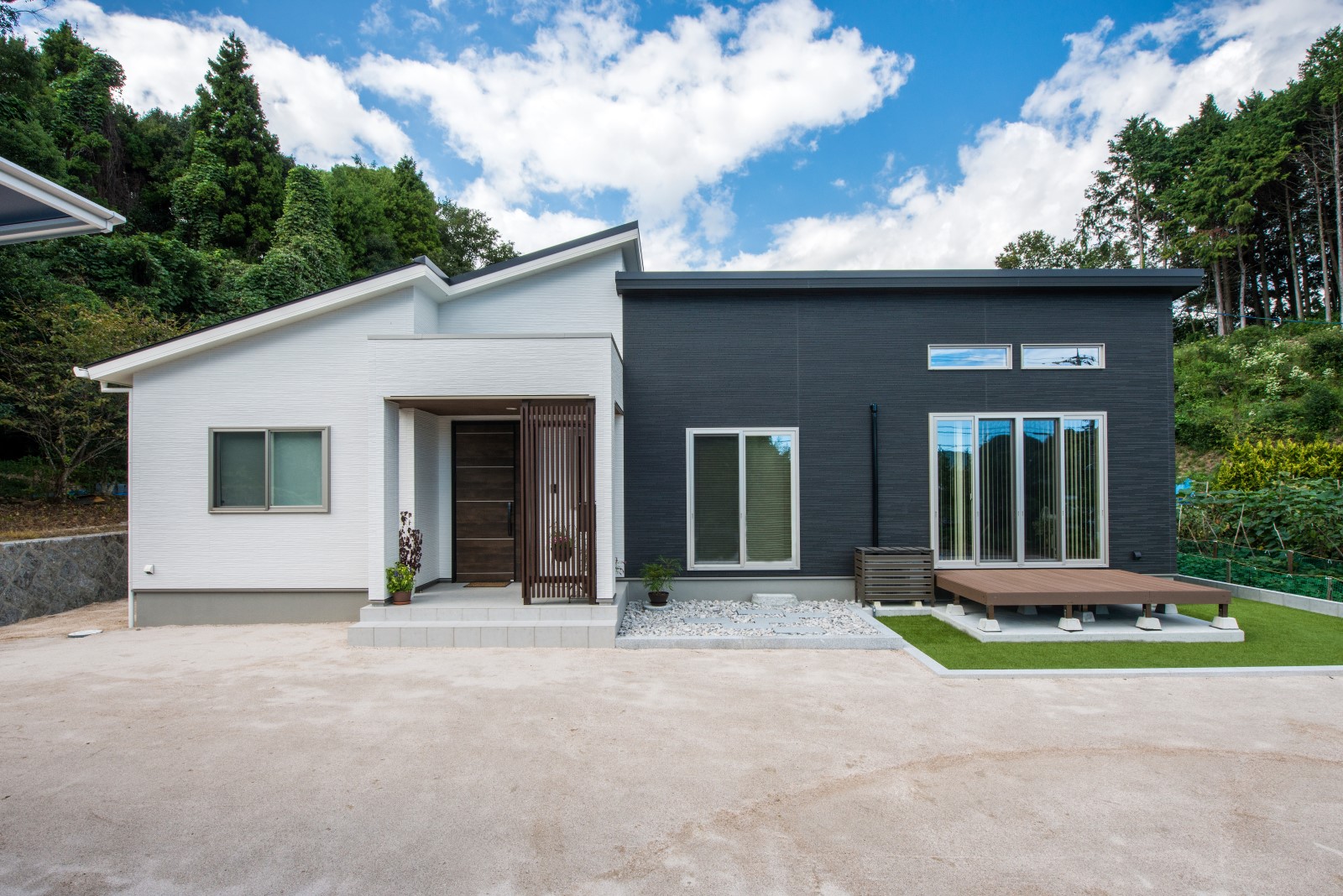 開放的で快適なシンプルモダンな平屋(外観）