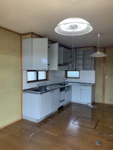 広々としたくつろぎ空間へーキッチンbefore