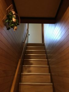 間取りを変えた大規模リフォーム(階段before)